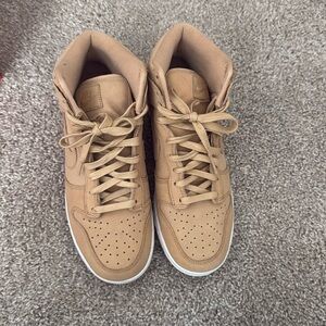Nike Dunk High Premium sneakers in the "Vachetta Tan" colorway
